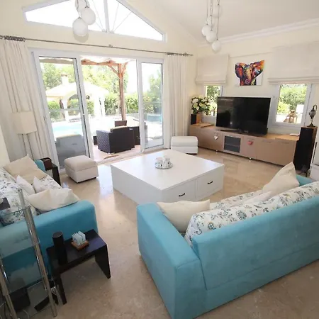 21 Luxury With Heated Pool