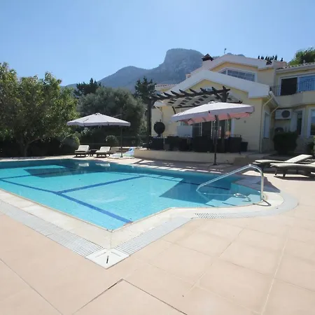21 Luxury With Heated Pool *
