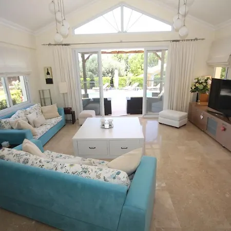 21 Luxury With Heated Pool