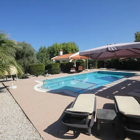 21 Luxury With Heated Pool Villa *