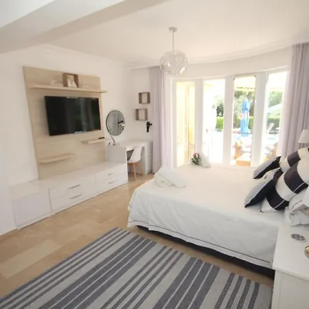 21 Luxury With Heated Pool Villa